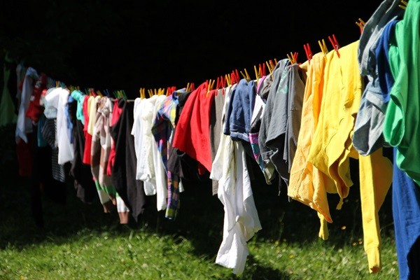 部屋干しで一番早く安く乾かす方法はコレ！洗濯の悩み解消法