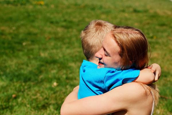 将来幸せになれる！『抱っこ』が子どもにもたらす効果とは？