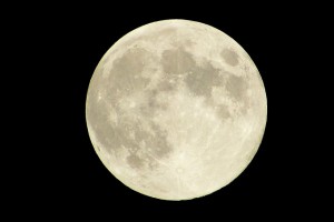 満月の日は出産が多い？『月の満ち欠け』の影響の真偽とは