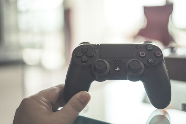 知らないと危険!ゲームソフト購入前には『年齢別レーティング制度』をチェックして!