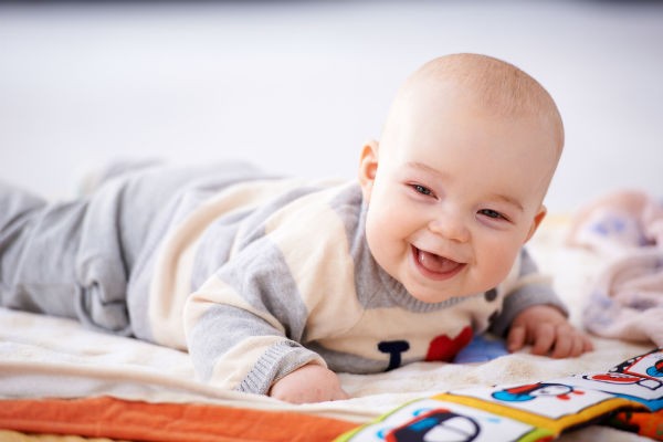 体験から伝えたい！2～4ヶ月頃の赤ちゃんでも楽しめるオススメ絵本6選