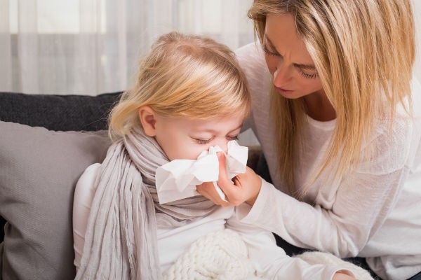 子どもが風邪を引いた!?小児科と耳鼻科、どちらを受診すべきなの？