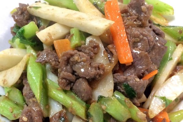 捨てるなんてもったいない!「大根の葉」を使って彩りよく