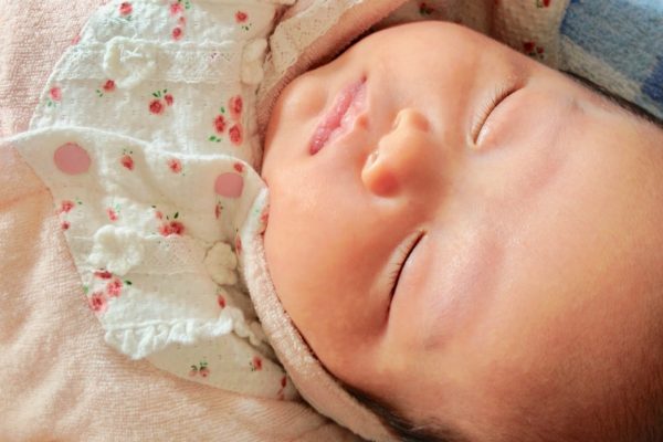 赤ちゃんの睡眠、食事と関係あるの?