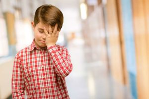 早ければ小学校3年生前後で発症！『パニック障害』は幼少期の経験が原因になることも!?