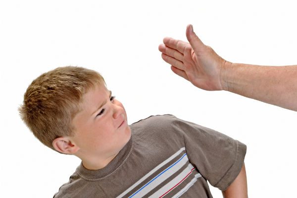 東京都が出した“子どもへの虐待防止条例”に賛否!ママたちはどう思う?