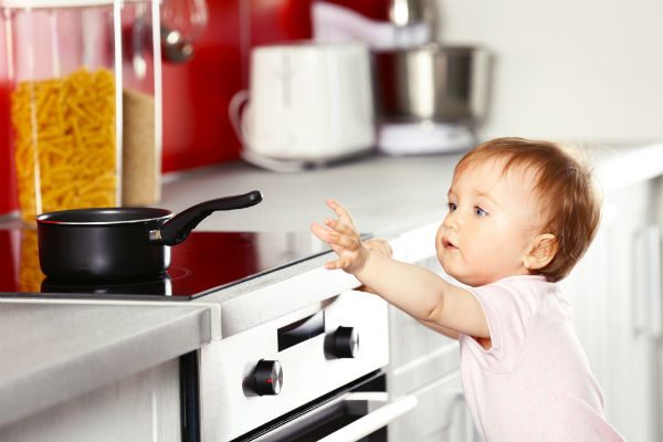 乳幼児に多いキッチンの“やけど事故”、ママが注意すべきポイントとは?